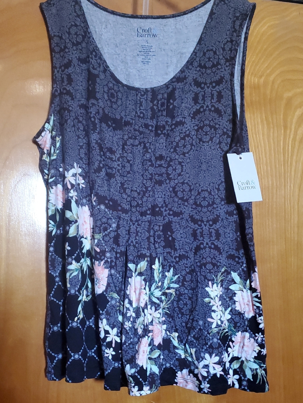 Croft & Barrow Size S Black Floral Print Sleeveless Top NWT